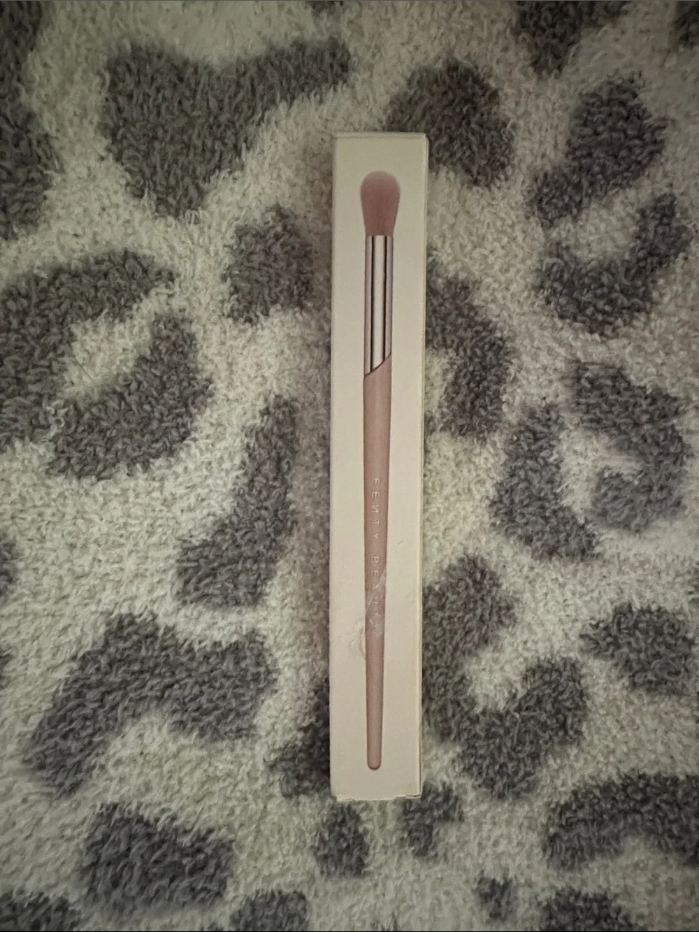 Fenty Beauty 210 Tapered Eyeshadow Brush - Soft Blending Brush